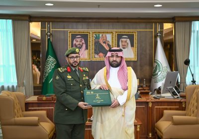 أمير جازان يتسلّم التقرير السنوي لجوازات المنطقة
