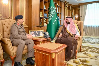 أمير جازان يستقبل مدير الدفاع المدني بالمنطقة..