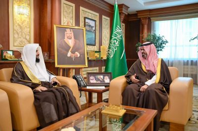 نائب أمير جازان يستقبل رئيس المحكمة الجزائية وعددًا من القضاة.. 